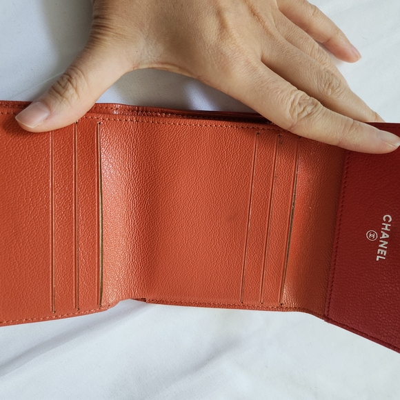 FREE Chanel Coral Quilted Leather Wallet - Picture 5 of 5